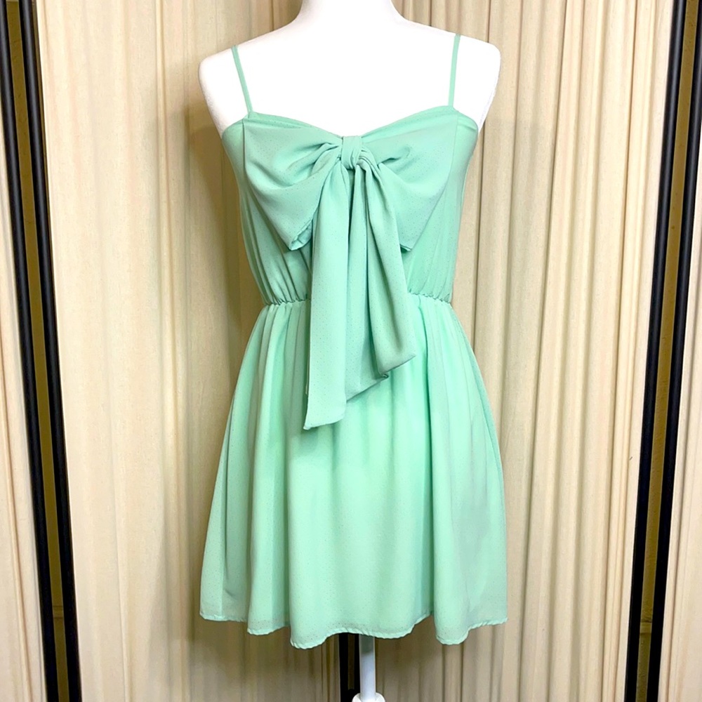 🎉HP🎉 EUC- SAGE THE LABEL- WORN 1X! GREEN BOW MINI DRESS